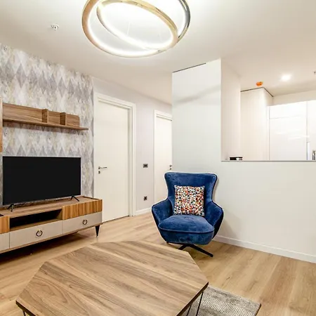 Elegant Flat Close To Malls In Sariyer Διαμέρισμα *